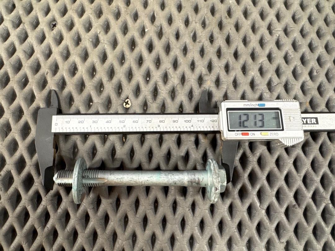 Болт развальный, 492 рублей, Красноярск