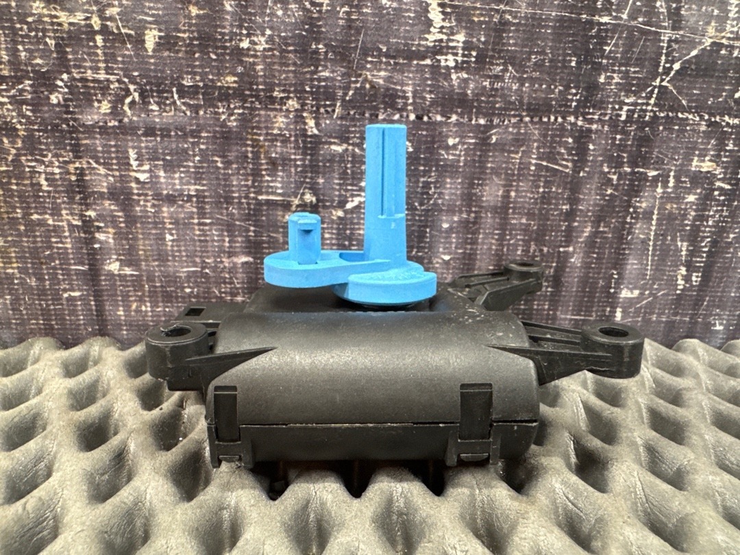 Мотор заслонки печки, 636 рублей, Красноярск