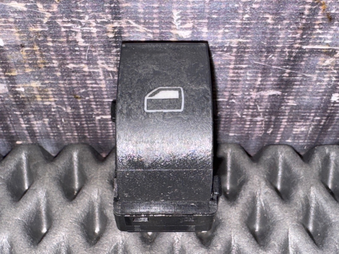 Кнопка стеклоподъемника, 216 рублей, Красноярск