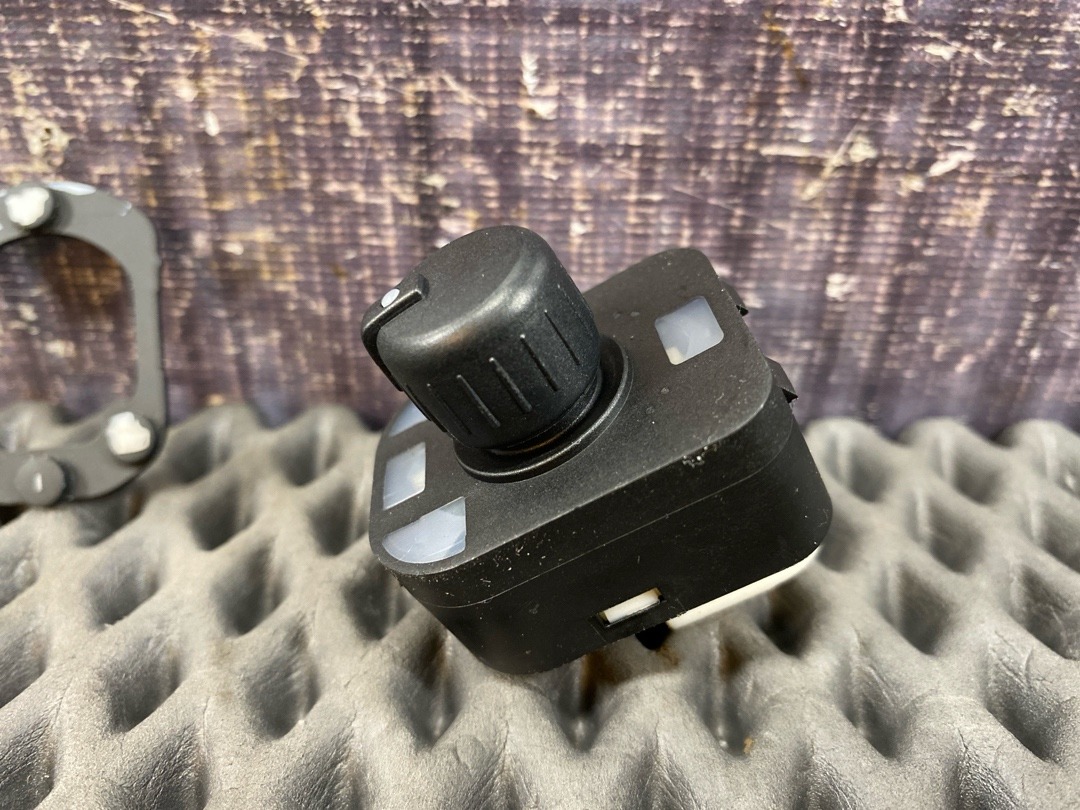 Кнопка регулировки зеркал, 732 рублей, Красноярск