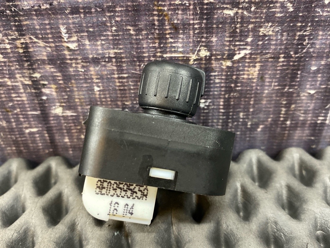 Кнопка регулировки зеркал, 732 рублей, Красноярск