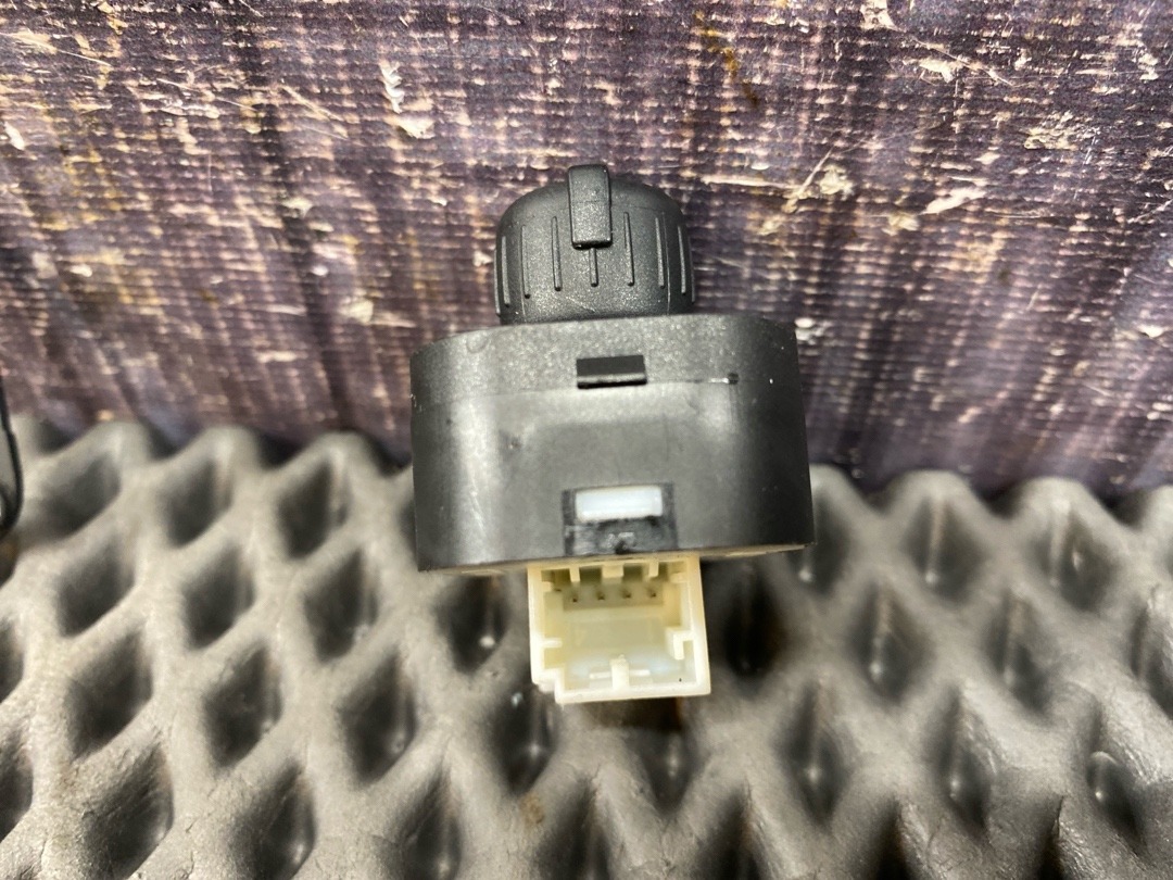 Кнопка регулировки зеркал, 732 рублей, Красноярск