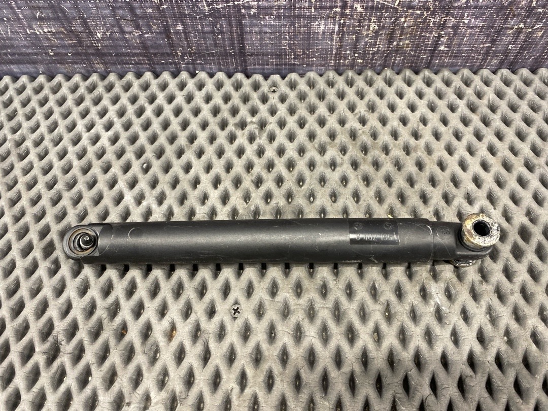 Амортизатор багажника, 560 рублей, Красноярск