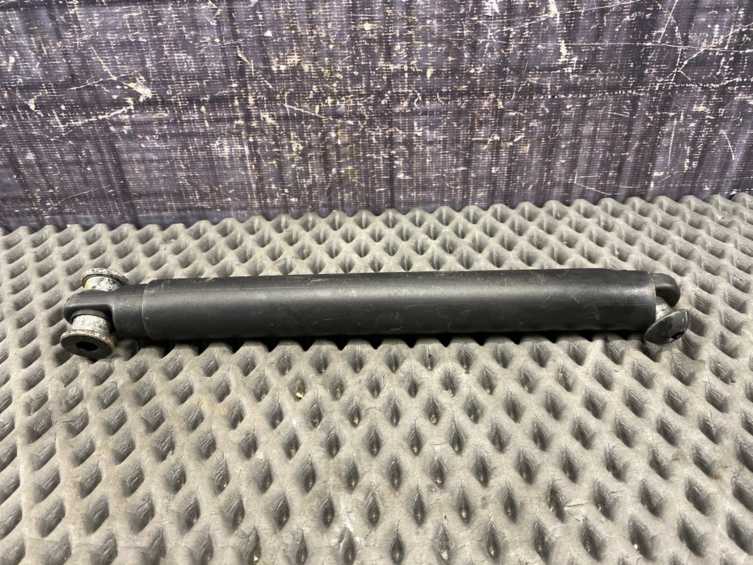 Амортизатор багажника, 560 рублей, Красноярск