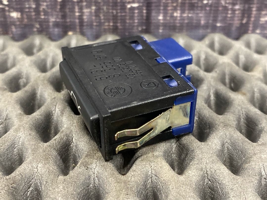 Кнопка открывания багажника, 460 рублей, Красноярск