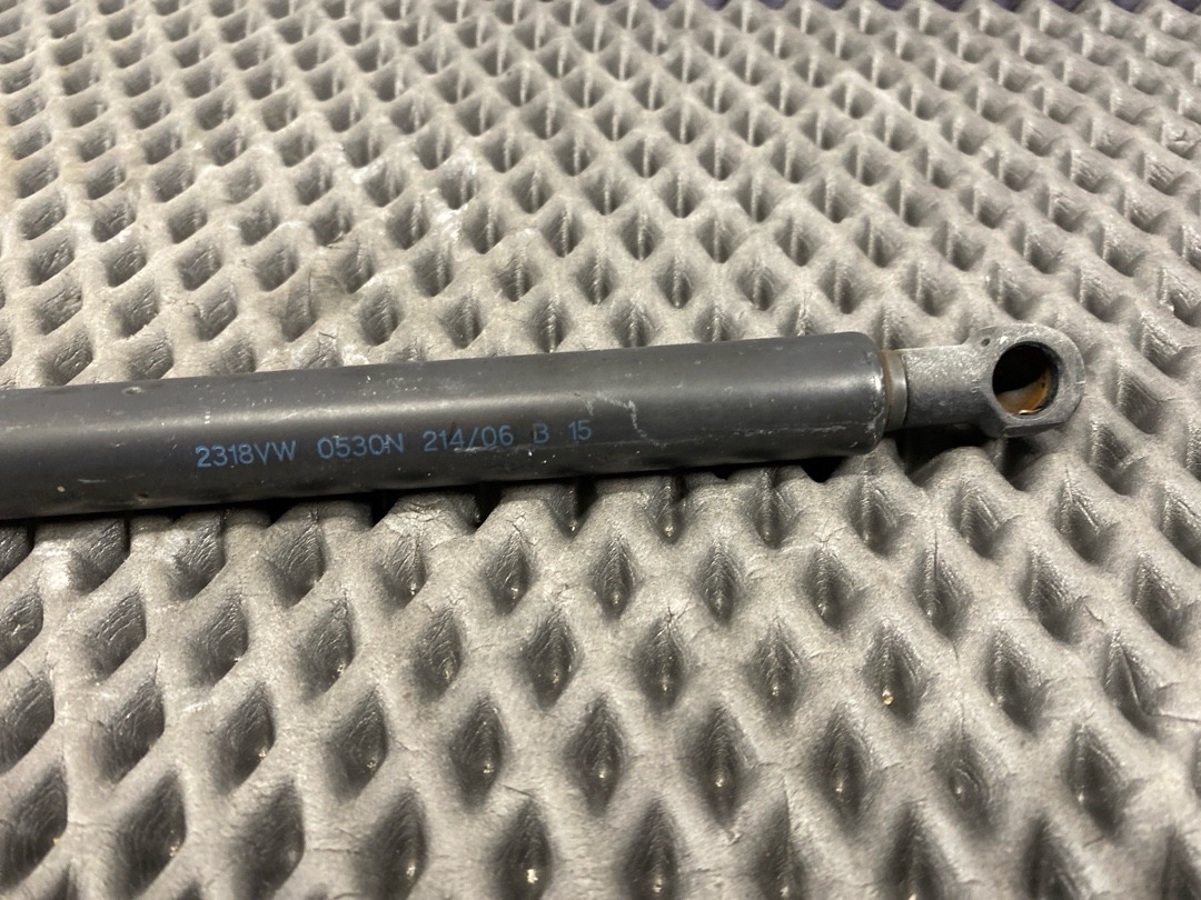 Амортизатор багажника, 930 рублей, Красноярск