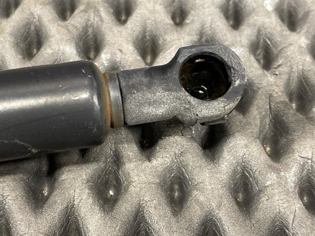 Амортизатор багажника, 930 рублей, Красноярск