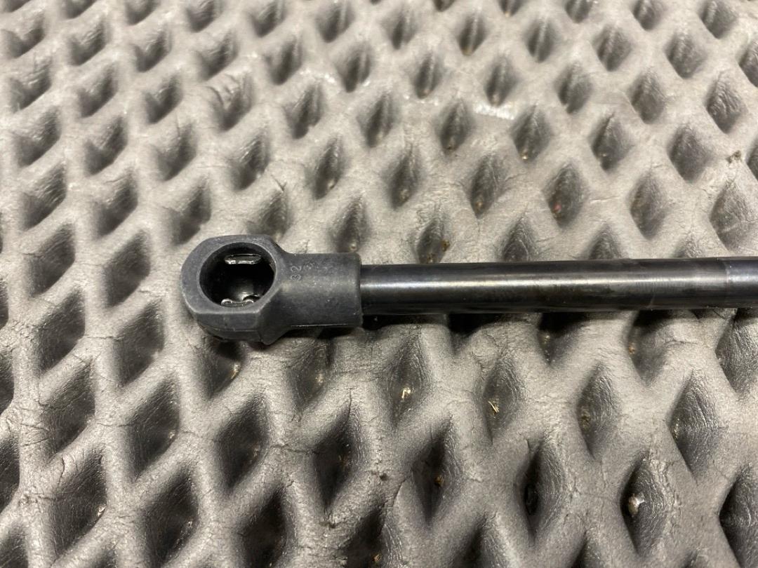 Амортизатор багажника, 930 рублей, Красноярск