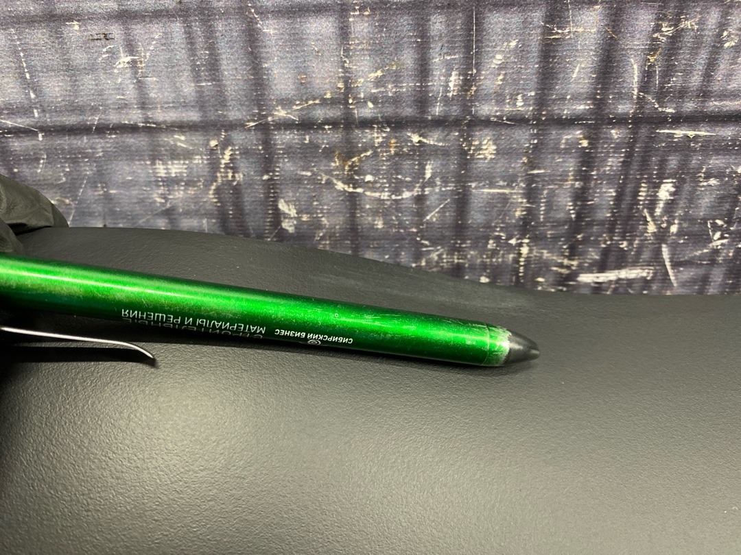 Пластик крышки багажника, 860 рублей, Красноярск