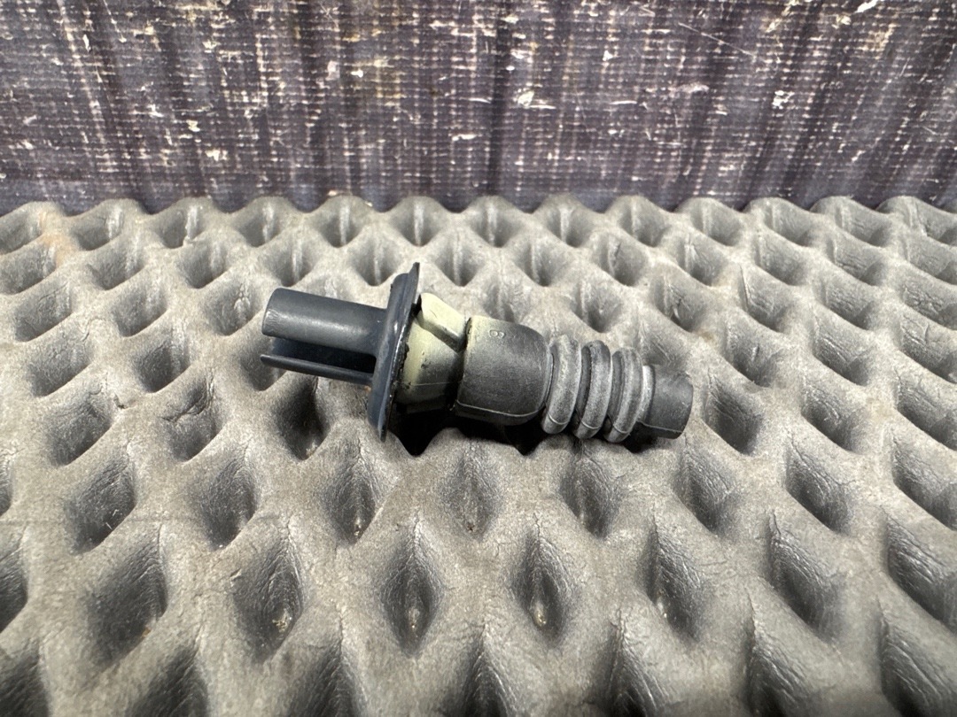 Направляющая замка лючка бензобака, 620 рублей, Красноярск