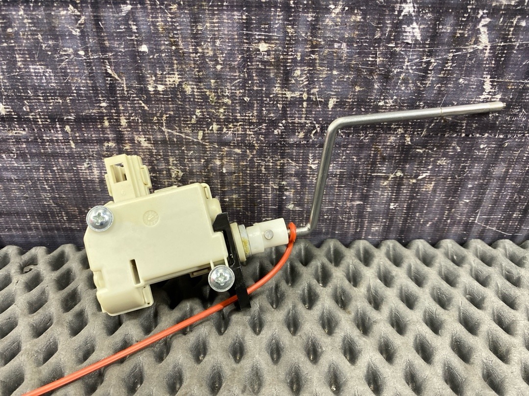 Замок лючка бензобака, 930 рублей, Красноярск