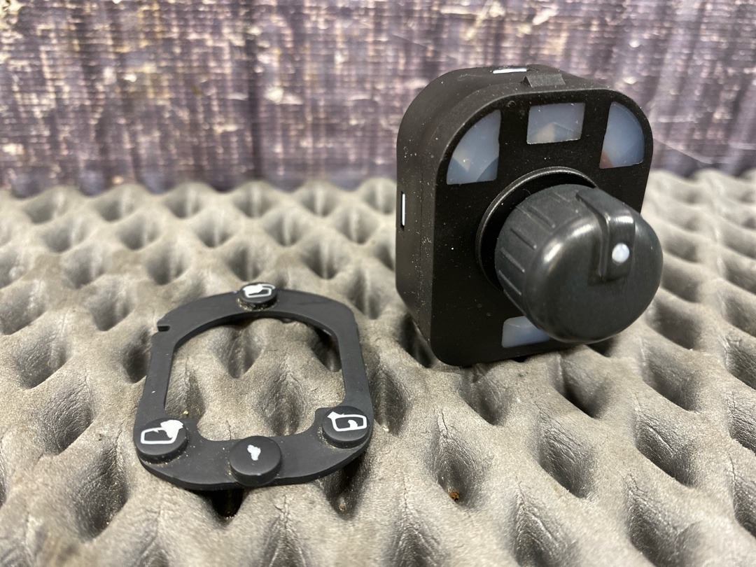 Кнопка регулировки зеркал, 1340 рублей, Красноярск