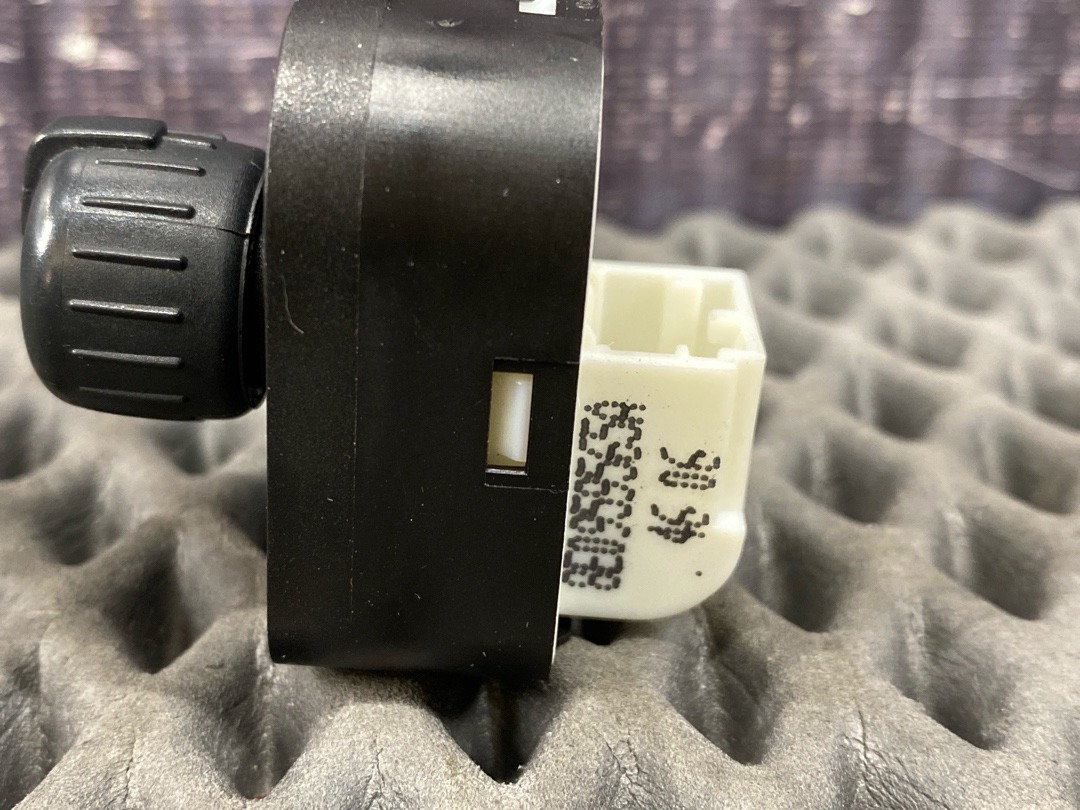 Кнопка регулировки зеркал, 1340 рублей, Красноярск