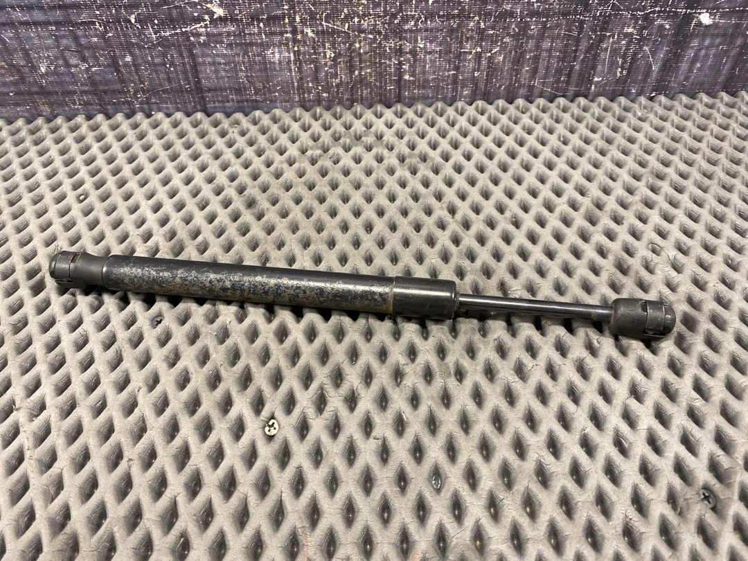 Амортизатор багажника, 730 рублей, Красноярск