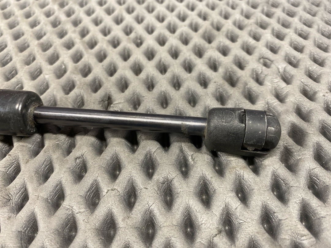 Амортизатор багажника, 730 рублей, Красноярск