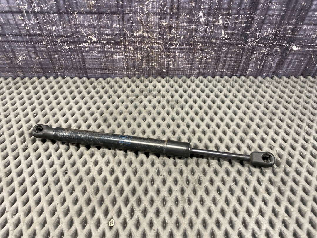 Амортизатор багажника, 730 рублей, Красноярск