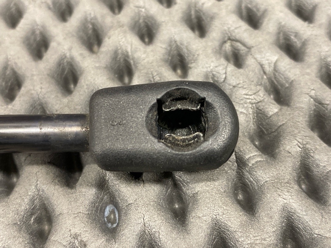 Амортизатор багажника, 730 рублей, Красноярск