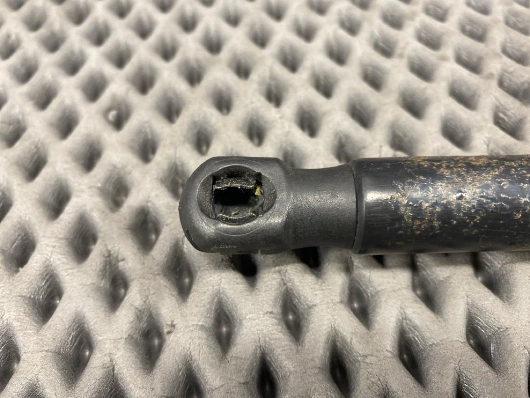 Амортизатор багажника, 730 рублей, Красноярск