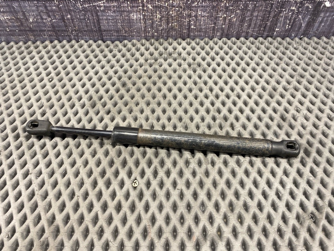 Амортизатор багажника, 730 рублей, Красноярск