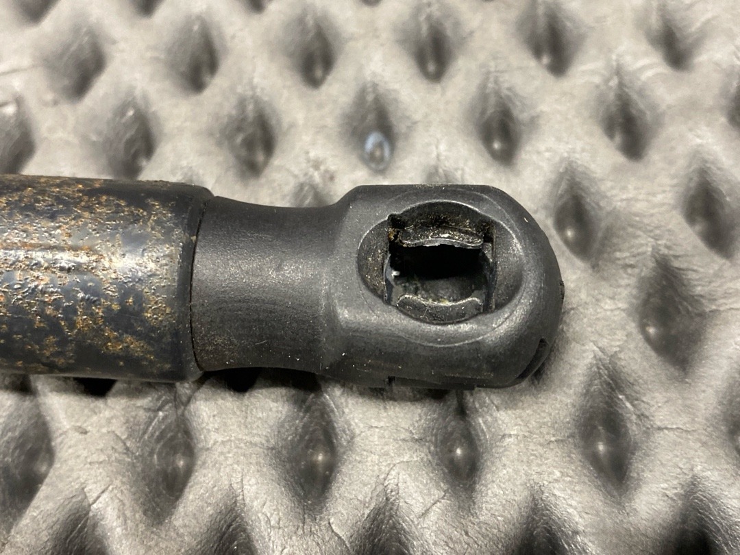 Амортизатор багажника, 730 рублей, Красноярск