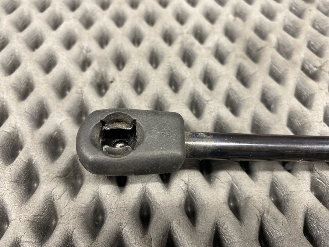 Амортизатор багажника, 730 рублей, Красноярск