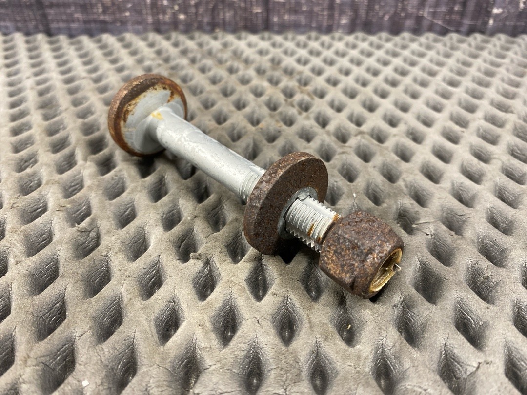 Болт развальный, 820 рублей, Красноярск