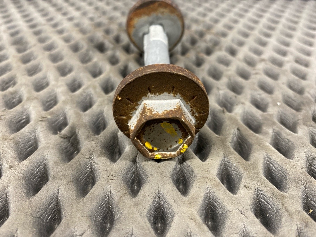 Болт развальный, 820 рублей, Красноярск