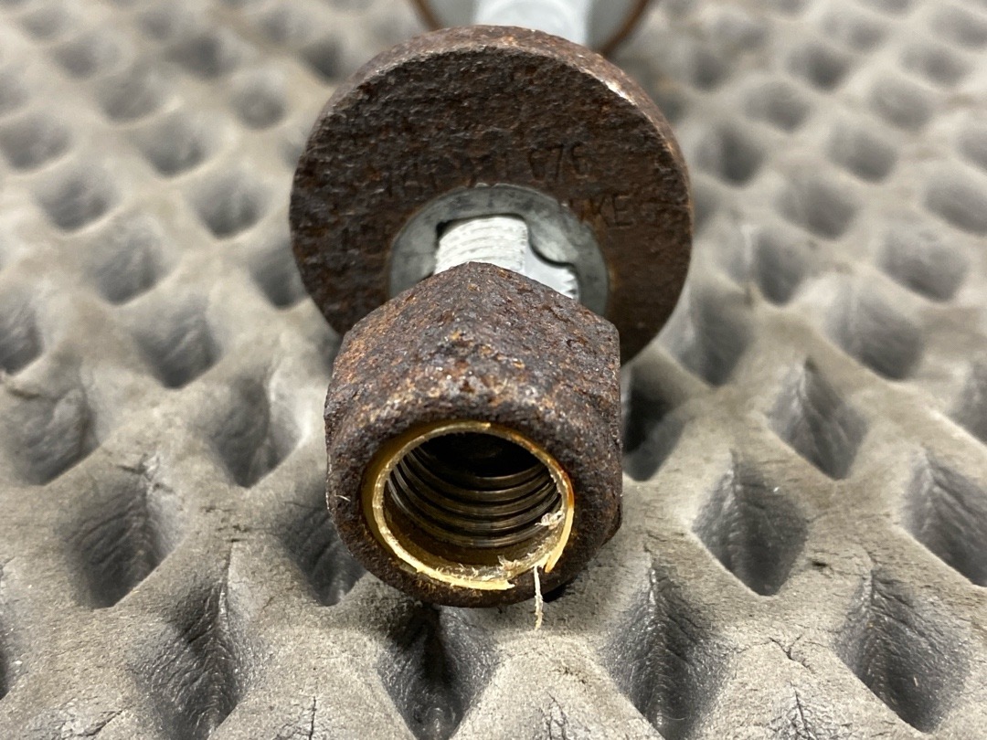 Болт развальный, 820 рублей, Красноярск