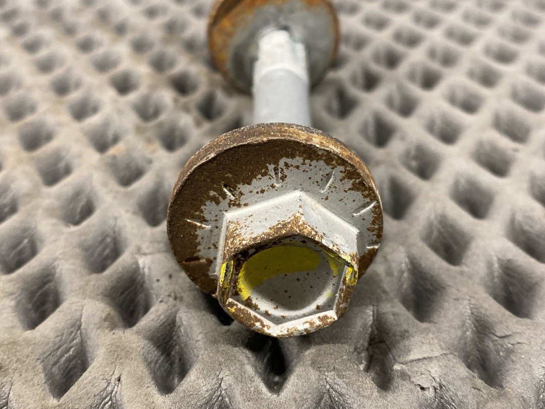 Болт развальный, 820 рублей, Красноярск