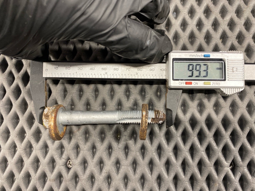 Болт развальный, 820 рублей, Красноярск