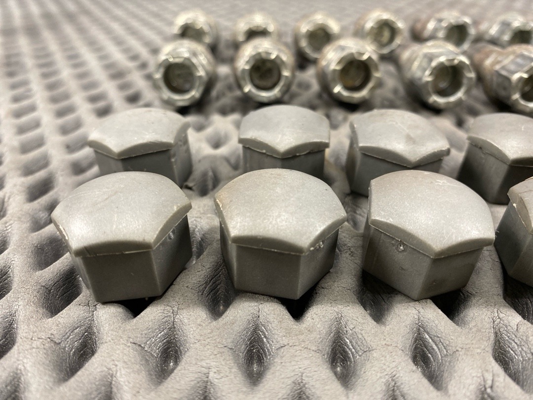 Комплект колесных болтов, 3340 рублей, Красноярск