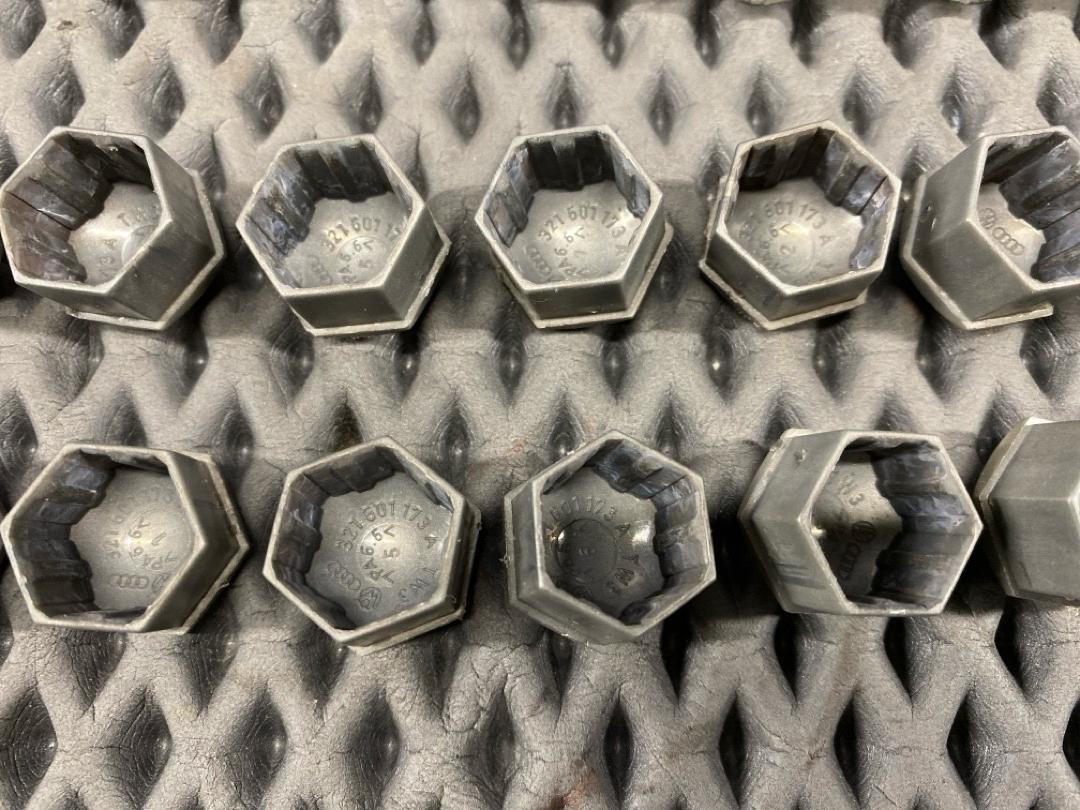 Комплект колесных болтов, 3340 рублей, Красноярск