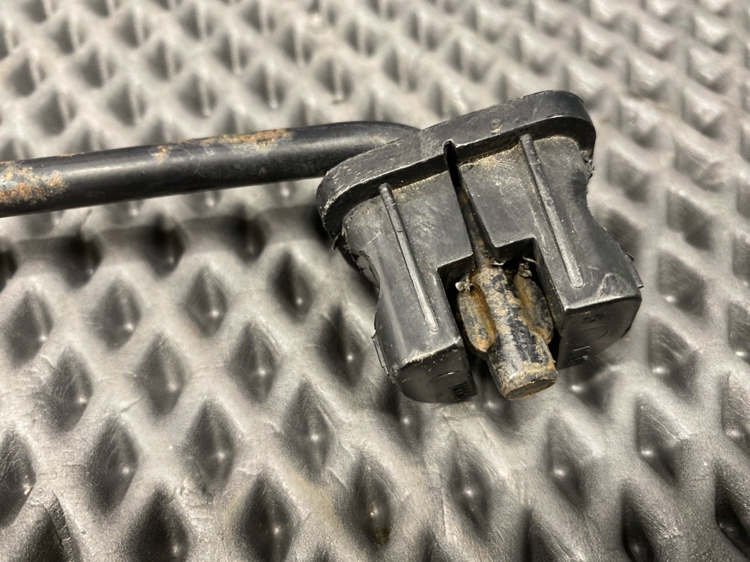 Упор капота, 640 рублей, Красноярск