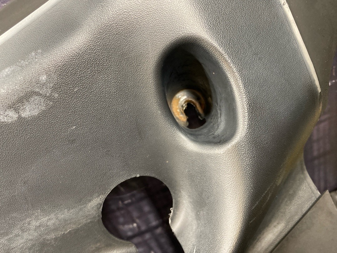 Решетка под лобовое стекло, 2020 рублей, Красноярск