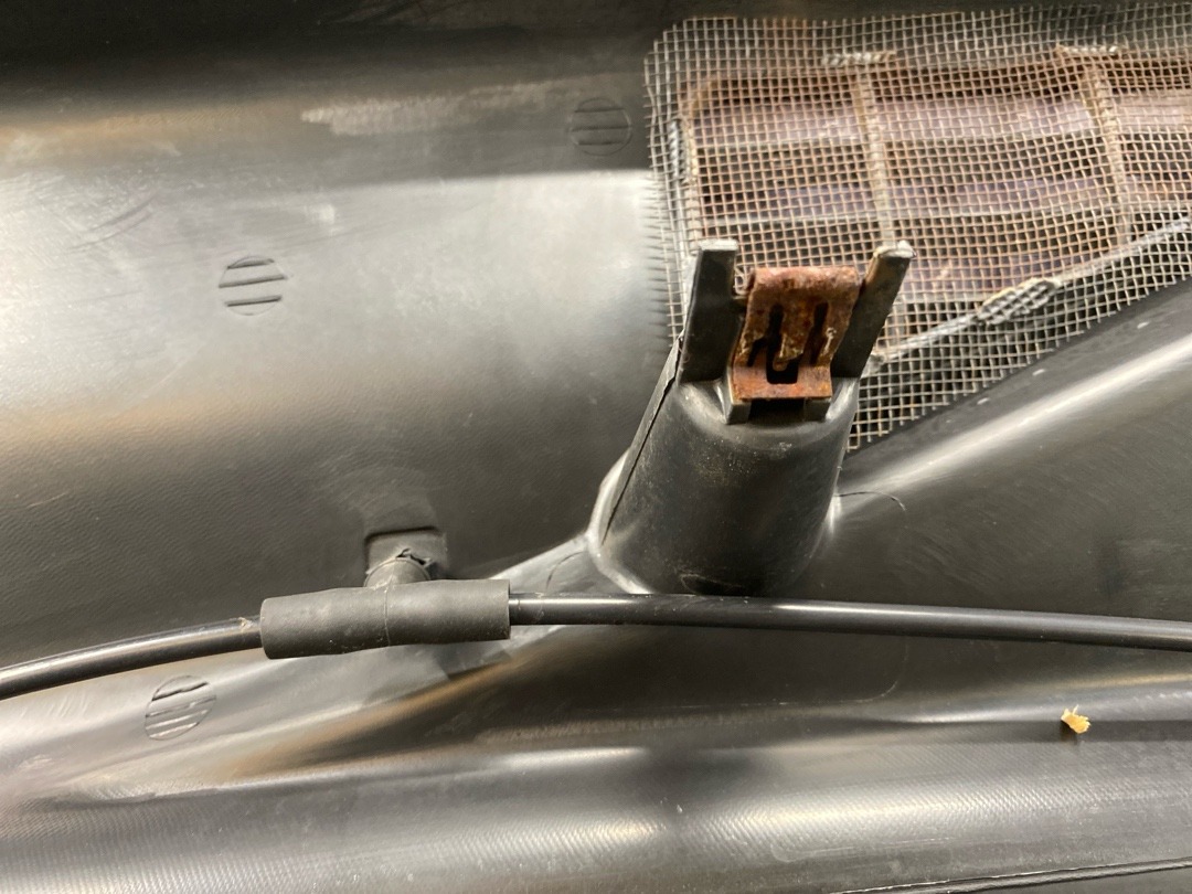 Решетка под лобовое стекло, 2020 рублей, Красноярск