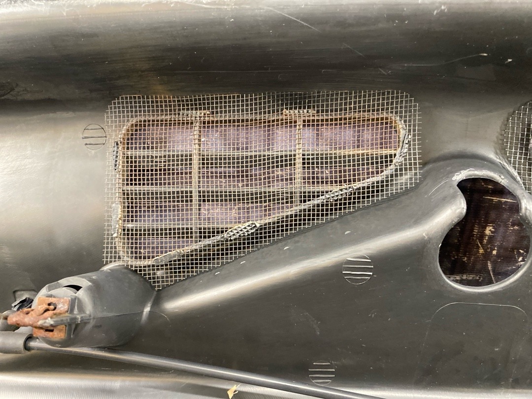 Решетка под лобовое стекло, 2020 рублей, Красноярск