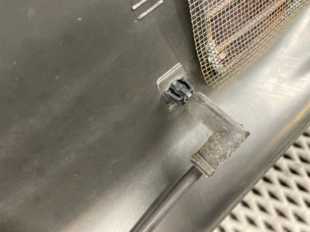 Решетка под лобовое стекло, 2020 рублей, Красноярск