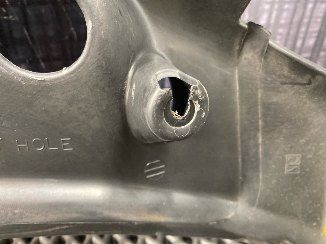 Решетка под лобовое стекло, 2020 рублей, Красноярск