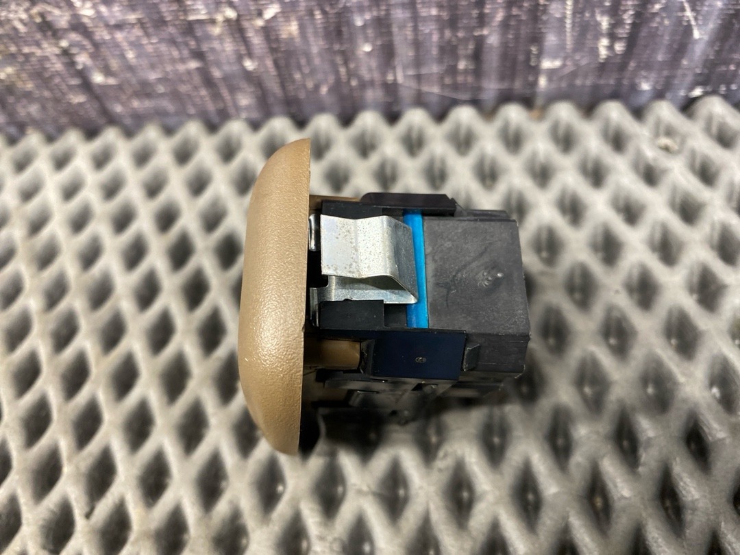 Кнопка стеклоподъемника, 680 рублей, Красноярск