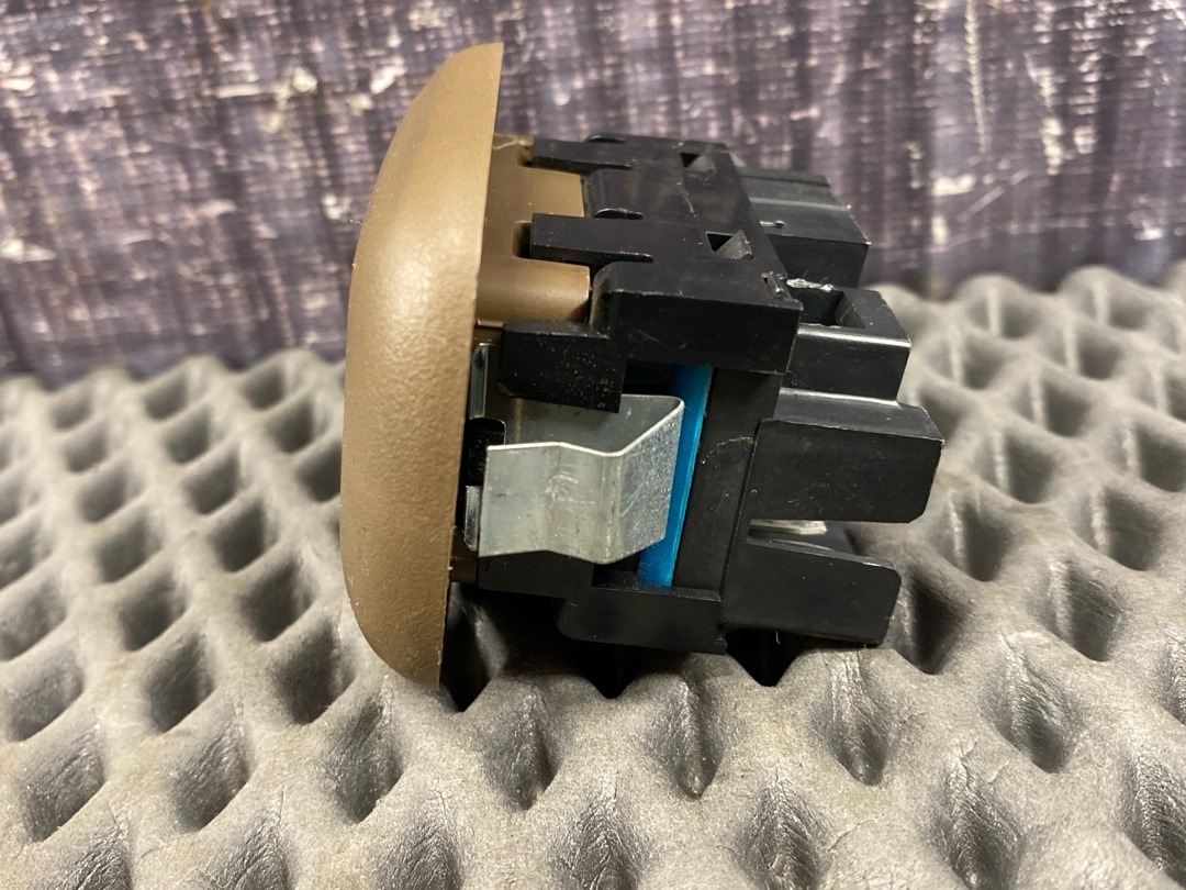 Кнопка стеклоподъемника, 680 рублей, Красноярск