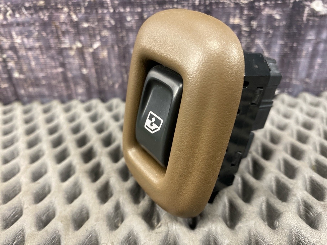 Кнопка стеклоподъемника, 680 рублей, Красноярск