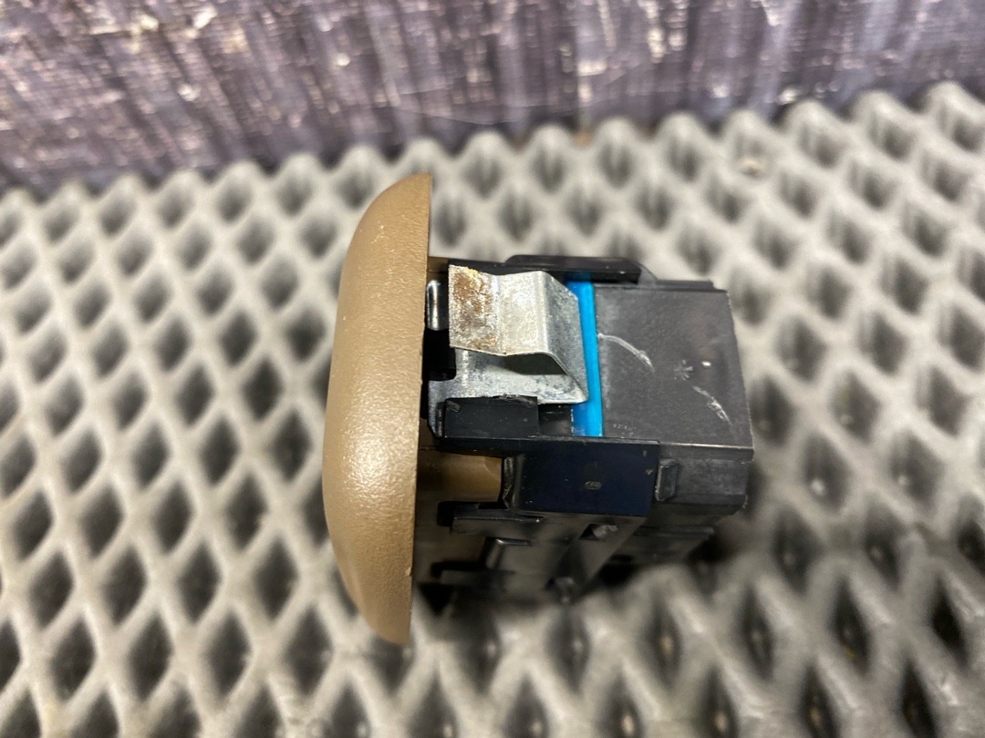 Кнопка стеклоподъемника, 680 рублей, Красноярск