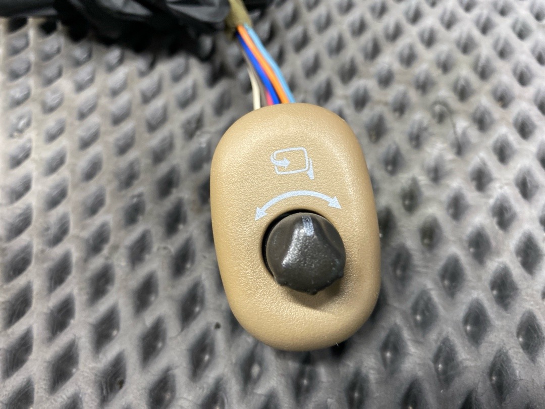 Кнопка регулировки зеркал, 1820 рублей, Красноярск