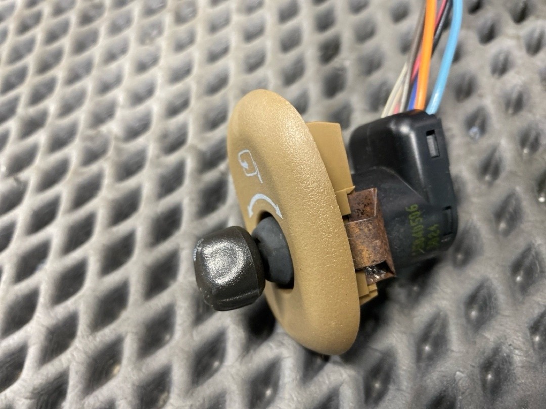 Кнопка регулировки зеркал, 1820 рублей, Красноярск