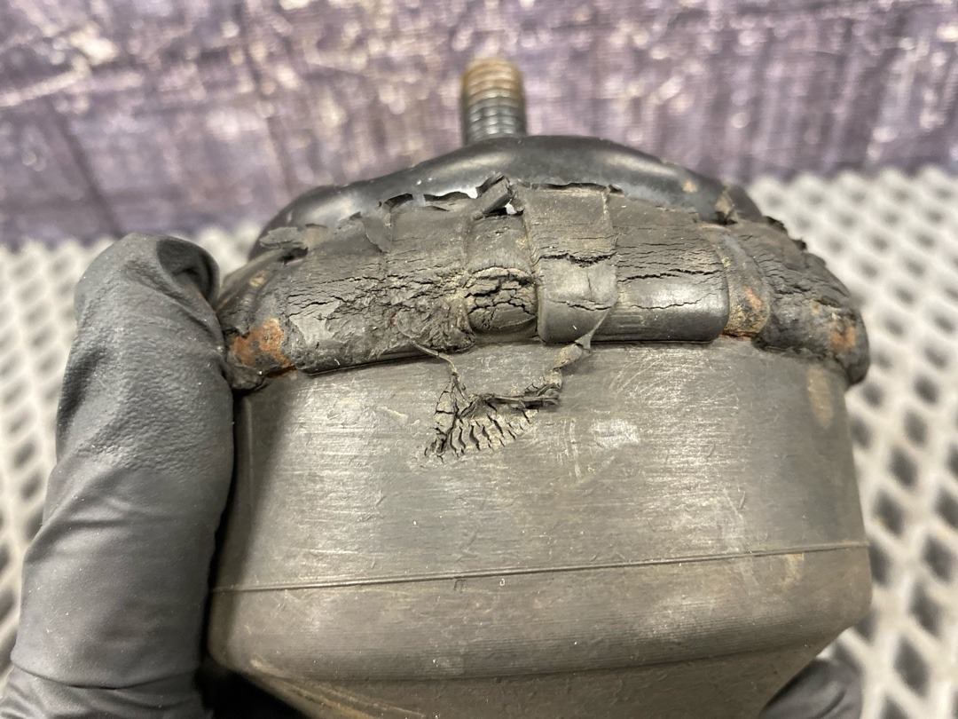 Подушка двигателя, 6860 рублей, Красноярск