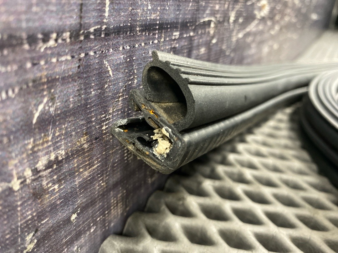 Уплотнитель крышки багажника, 1360 рублей, Красноярск