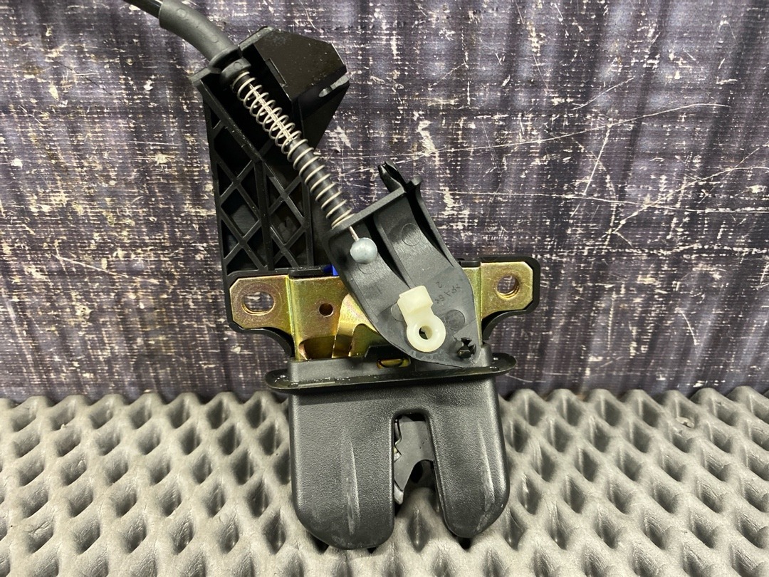 Замок багажника, 2790 рублей, Красноярск