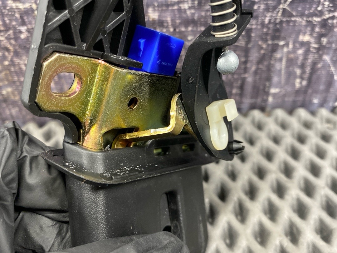 Замок багажника, 2790 рублей, Красноярск