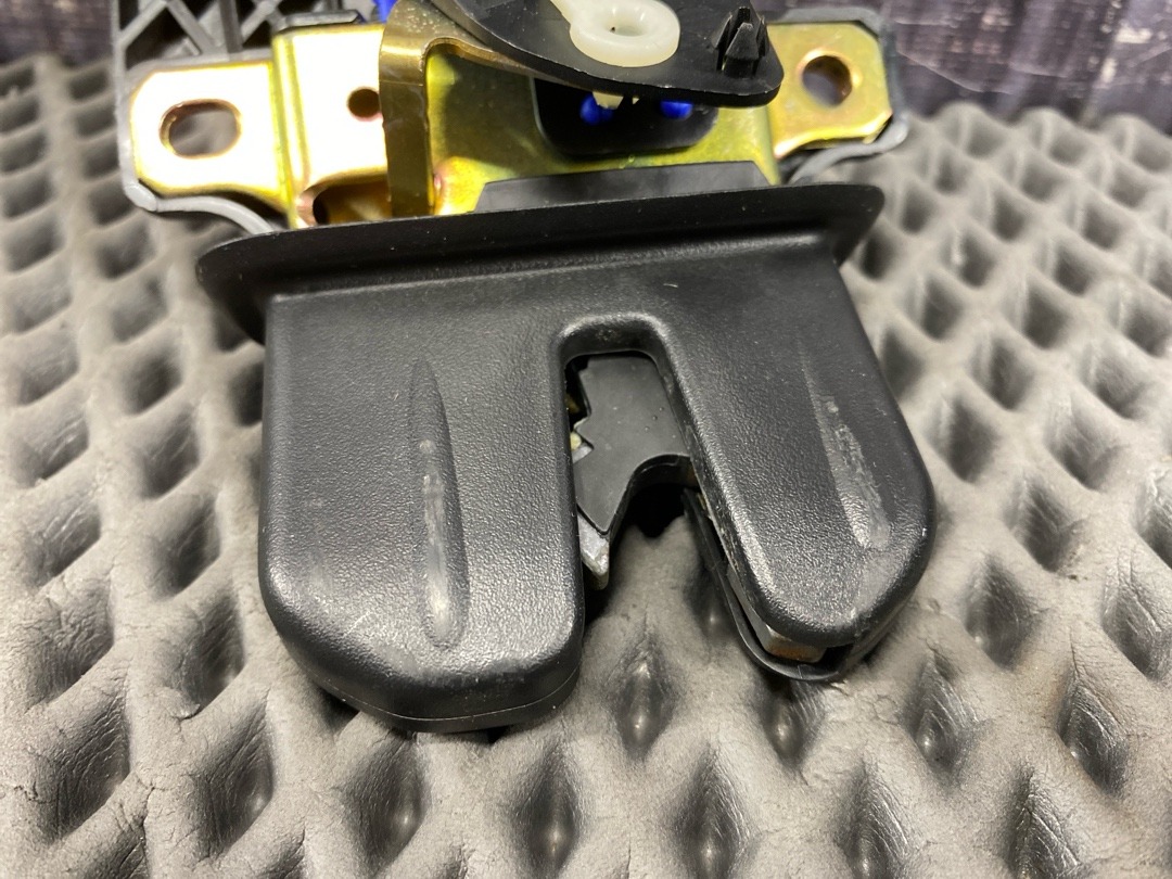 Замок багажника, 2790 рублей, Красноярск