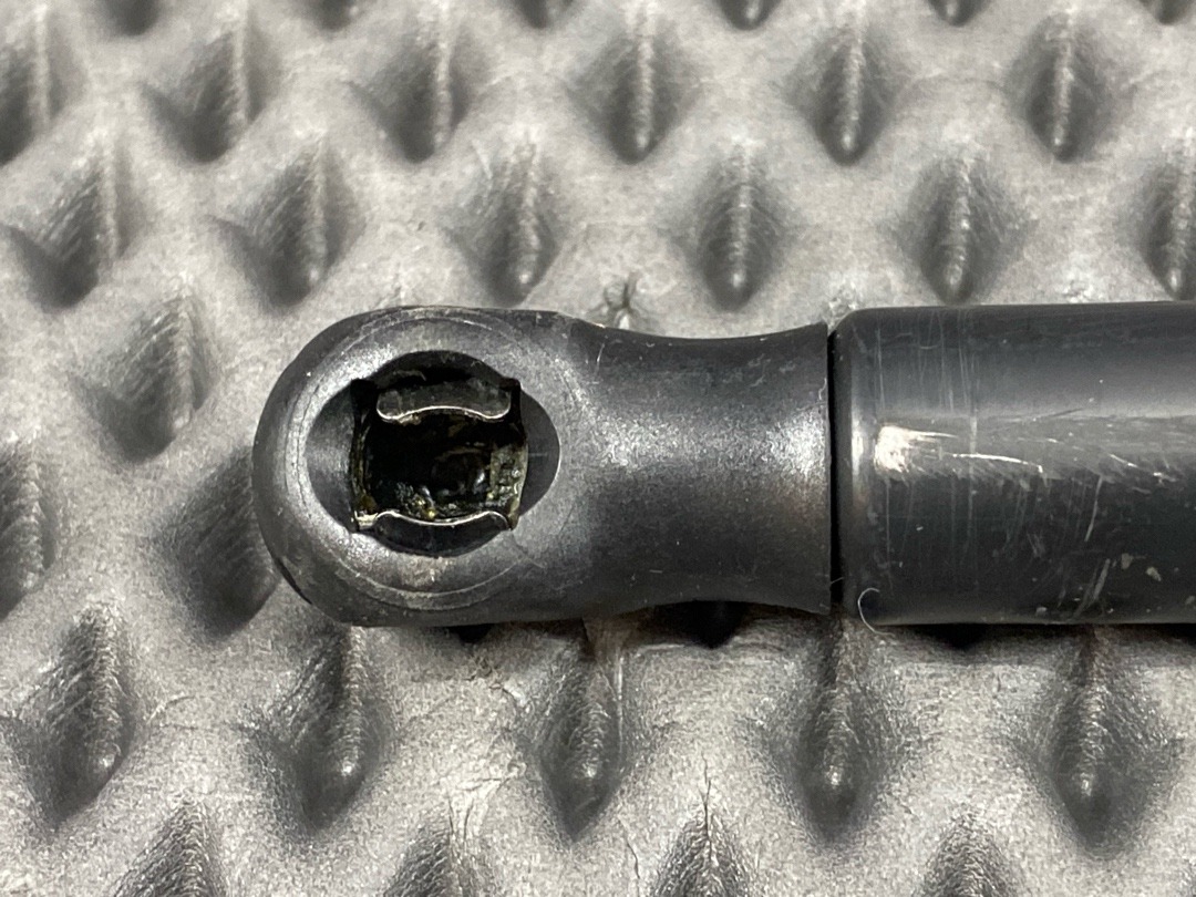 Амортизатор капота, 683 рублей, Красноярск